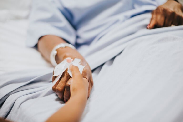 Acompañar a morir a un ser querido: un acto de amor y presencia