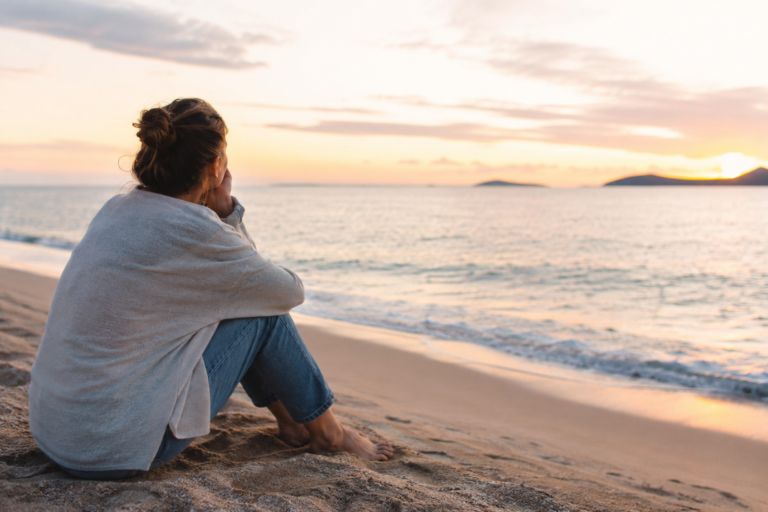 Duelo y vacaciones: cuando el descanso despierta lo que el día a día mantenía en silencio